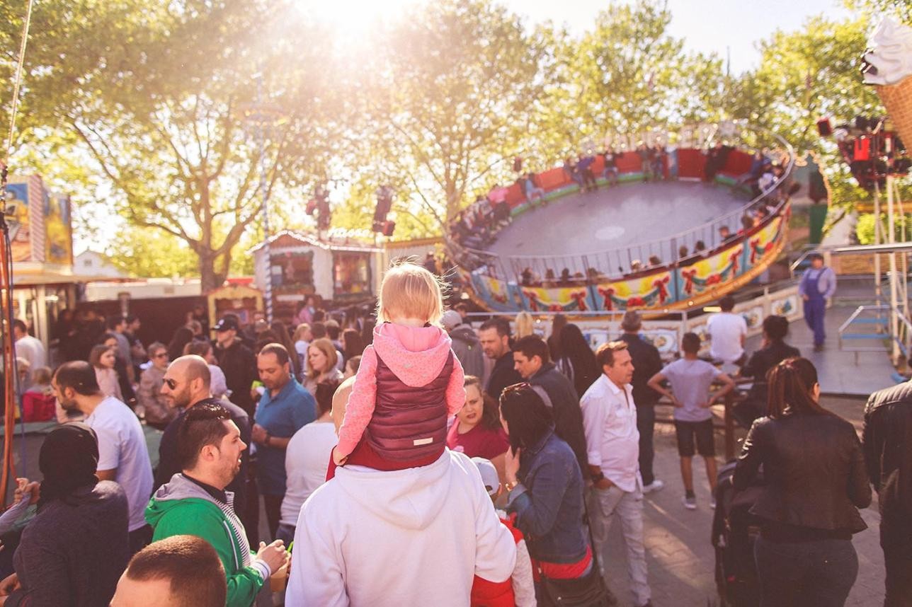 Es geht rund auf dem Jahrmarkt in Rastatt. Foto: Paul Gärtner Fahrgeschäft Jahrmarkt Rastatt