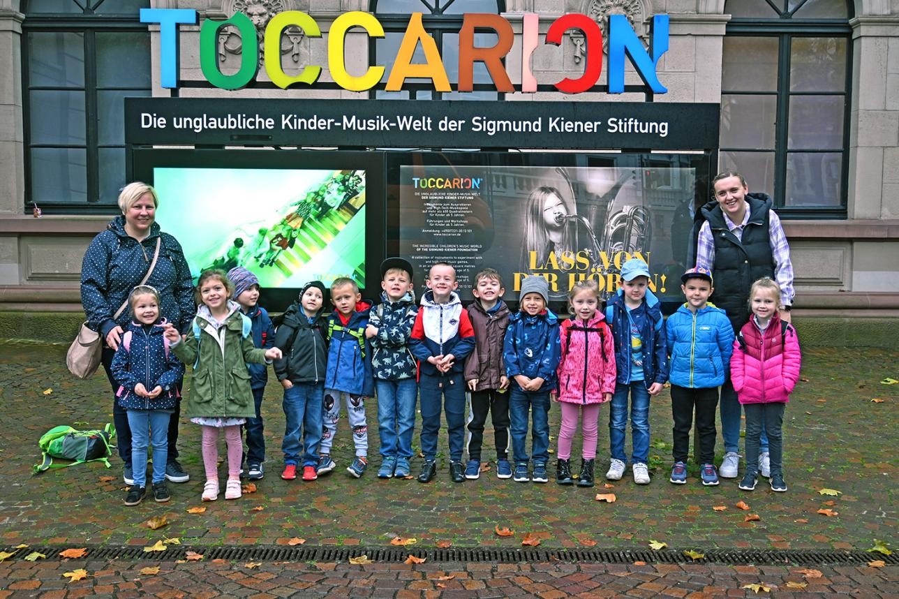 Kind vor dem Toccarion in Baden-Baden