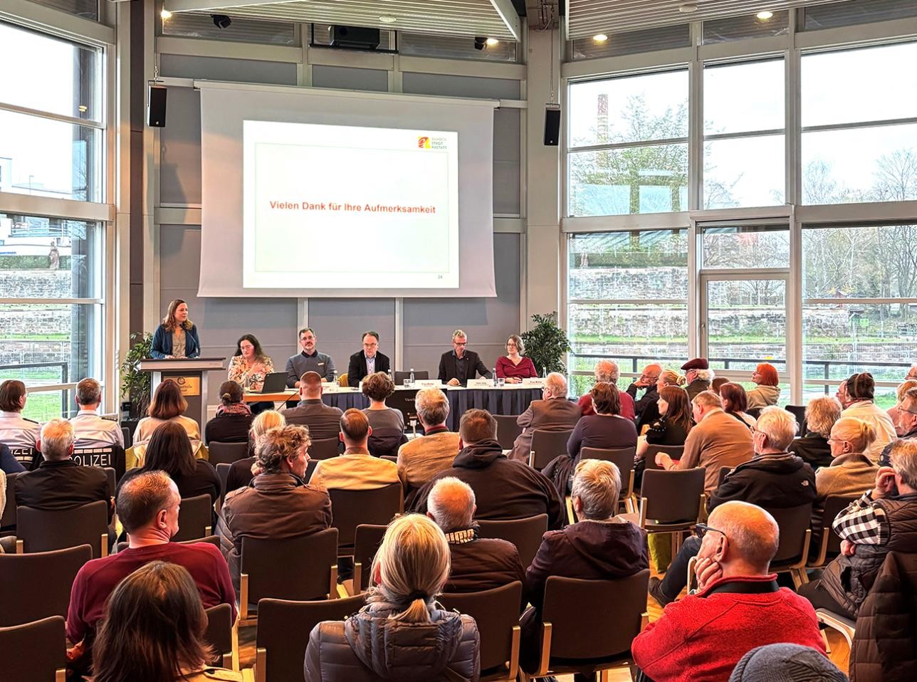 Rund 70 Interessierte besuchten die Infoveranstaltung zur Unterbringung von Geflüchteten. Foto: Stadt Rastatt/Caroline Lang Rund 70 Interessierte besuchten die Infoveranstaltung zur Unterbringung von Geflüchteten.