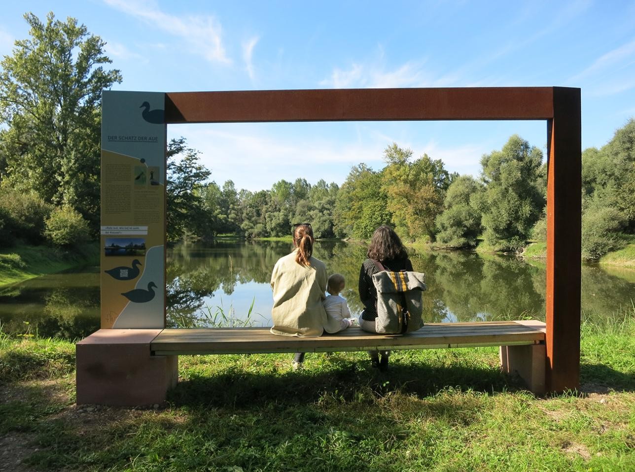Die Erlebnisstationen der „Rheinauen-Runde“ laden zum Entdecken, aber auch zum Rasten in der Natur ein. Foto: Katrin Zende Die Erlebnisstationen der „Rheinauen-Runde“ laden zum Entdecken, aber auch zum Rasten in der Natur ein.
