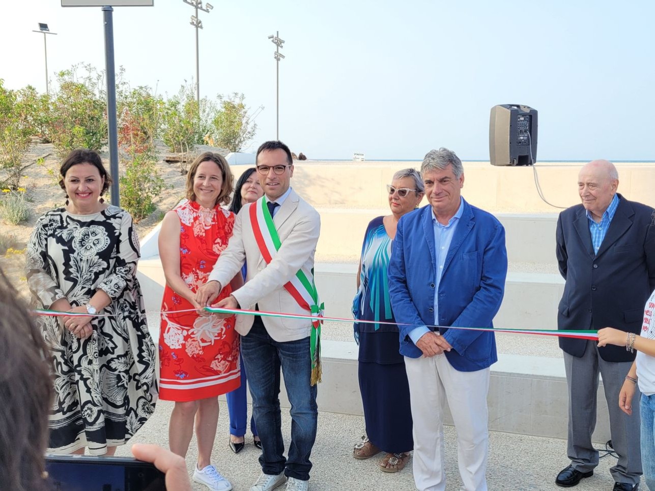 Oberbürgermeisterin Monika Müller und Fanos Bürgermeister Luca Serfilippi weihen gemeinsam den „Rastatter Platz“ ein. Foto: Stadt Rastatt/Evelyne Kientz Oberbürgermeisterin Monika Müller und Fanos Bürgermeister Luca Serfilippi weihen gemeinsam den „Rastatter Platz“ ein.