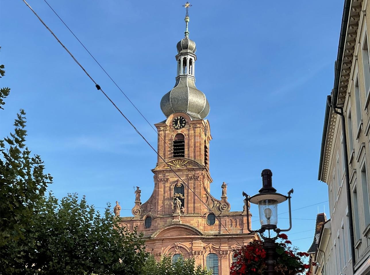 Im Rahmen der Führung erhalten interessierte Teilnehmerinnen und Teilnehmer einen Einblick in die barocke Stadtkirche und ihre Geschichte. Foto: Werner Hudelmaier Im Rahmen der Führung erhalten interessierte Teilnehmerinnen und Teilnehmer einen Einblick in die barocke Stadtkirche und ihre Geschichte