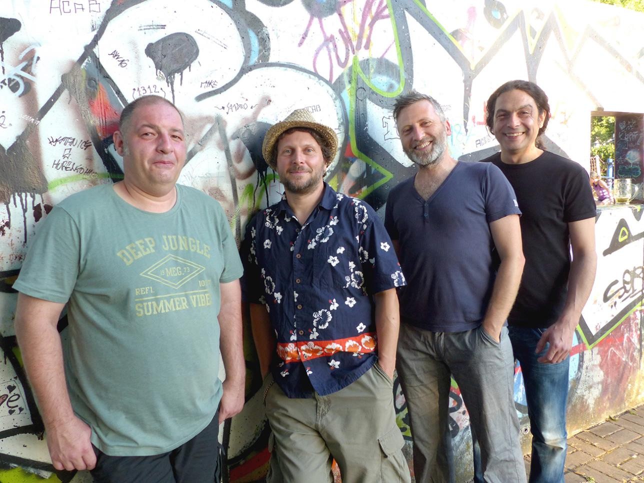 Am Donnerstag, 14. August, präsentiert die Gruppe „Cabanossi“ ein Programm aus Pop- und Rockmusik sowie Singer-Songwriter-Musik. Foto: Frank Maier Bandfoto Cabanossi
