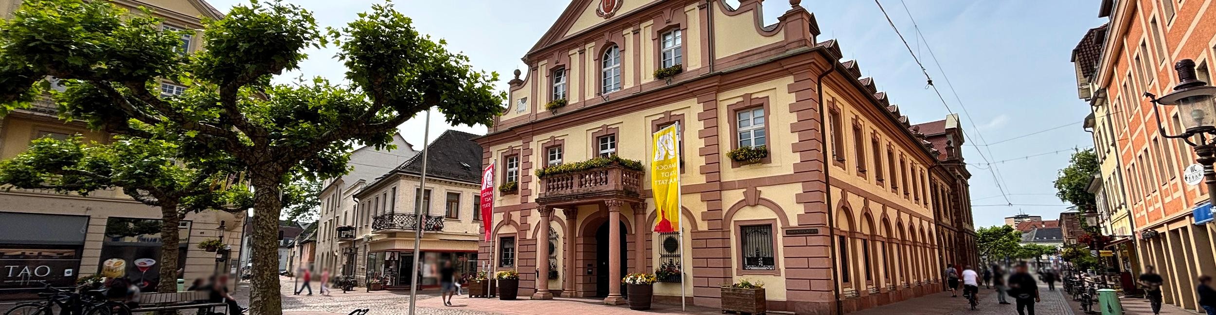 Fragen und Antworten zur Haushaltskonsolidierung der Stadt Rastatt. Historisches Rathaus in Rastatt