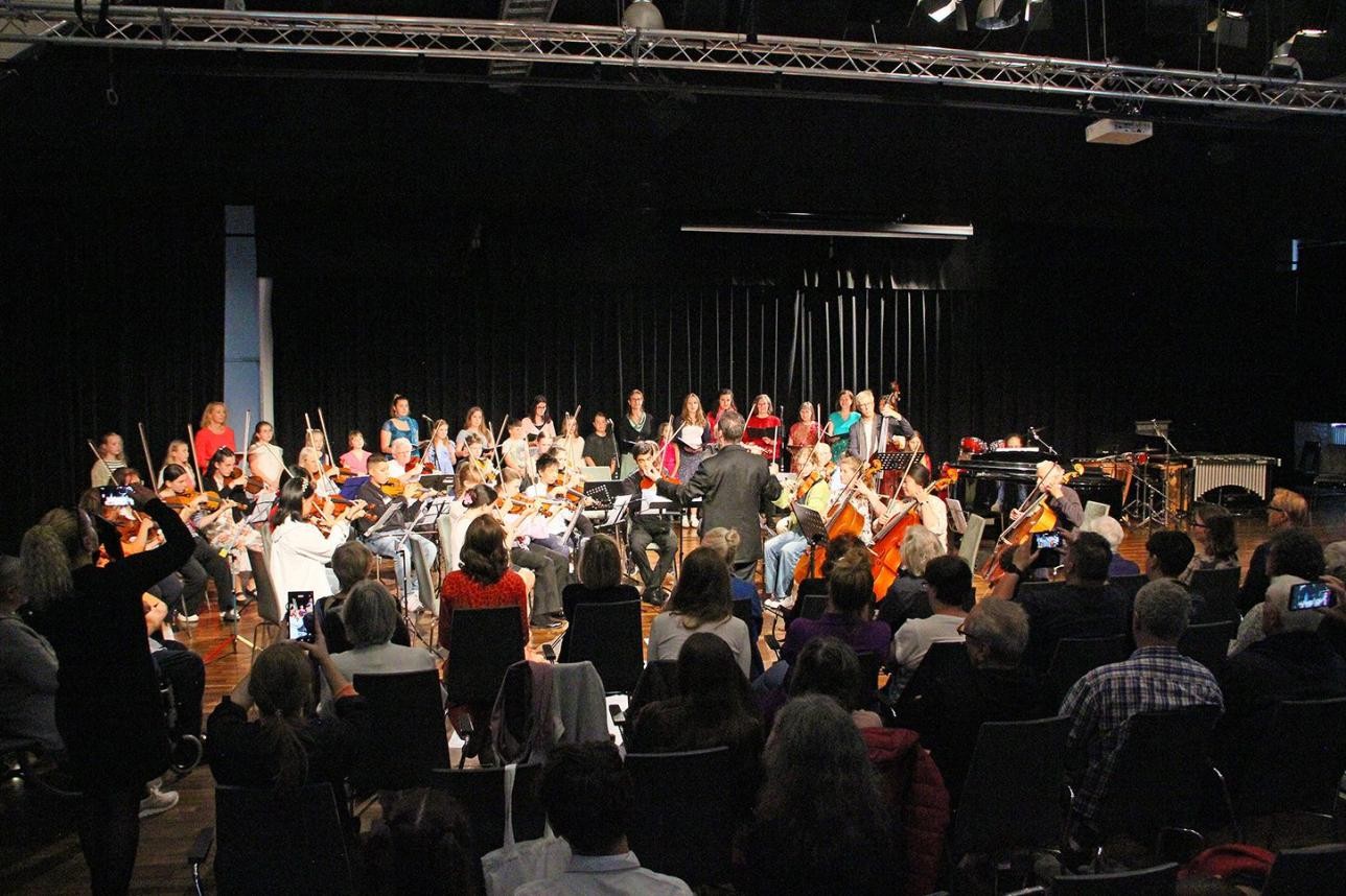Wenn sich die Musikerinnen und Musiker der Städtischen Musikschule mit ihren Instrumenten zur „Familienfeier“ treffen, ist beste Unterhaltung garantiert. Archivfoto: Stadt Rastatt